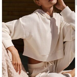 ALO yoga muse hoodie NWOT